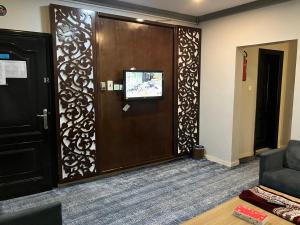 TV a/nebo společenská místnost v ubytování فندق غمامة للشقق المخدومة GHAMAMA Hotel Serviced Apartments