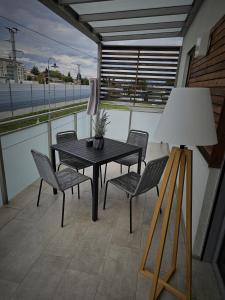 Balkón nebo terasa v ubytování Apartment Leibnitz im Zentrum nahe am Bahnhof und der Südsteirischen Weinstrasse