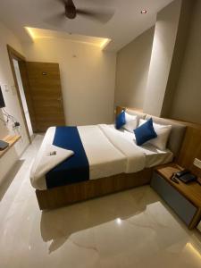 JMB Hotel Height客房内的一张或多张床位