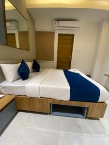 JMB Hotel Height客房内的一张或多张床位
