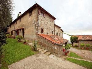 The building in which the holiday home is located