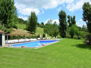 The swimming pool at or close to Farmhouse in Castelfranco Piandiscò with Garden
