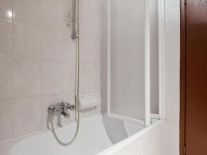 A bathroom at Farmhouse in Castelfranco Piandiscò with Garden