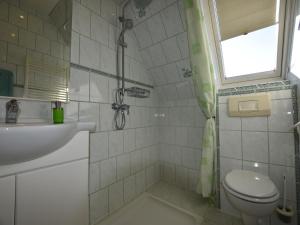 Ein Badezimmer in der Unterkunft Snug Apartment in Kröpelin Germany