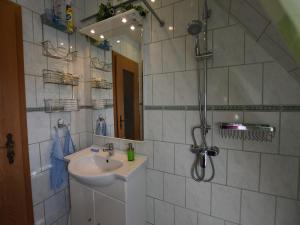 Ein Badezimmer in der Unterkunft Snug Apartment in Kröpelin Germany