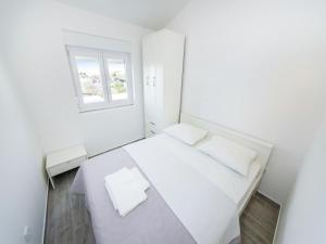 Fotografie z fotogalerie ubytování Comfy Apartment in Sveti Petar na Moru with Garden v destinaci Krmčina
