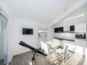 Fotografie z fotogalerie ubytování Comfy Apartment in Sveti Petar na Moru with Garden v destinaci Krmčina