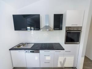 Fotografie z fotogalerie ubytování Comfy Apartment in Sveti Petar na Moru with Garden v destinaci Krmčina