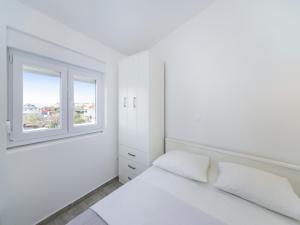 Fotografie z fotogalerie ubytování Comfy Apartment in Sveti Petar na Moru with Garden v destinaci Krmčina