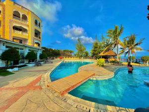 a swimming pool at a resort with a building at Shanzu Two Bedroom Coastal Getaway in Mombasa