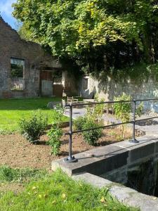 Gite des usines de moulins外面的花园