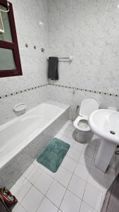 Koupelna v ubytování Deluxe Villa Rooms near Dubai Airport
