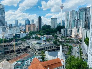 Vedere generală la Kuala Lumpur sau o vedere a orașului de la această cameră de închiriat