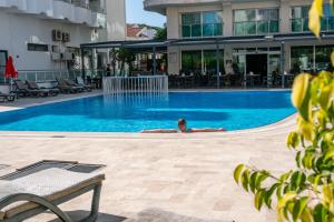 Bazén v ubytování Marmaris Alkan Hotel nebo v jeho okolí