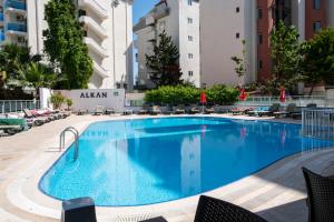 Bazén v ubytování Marmaris Alkan Hotel nebo v jeho okolí