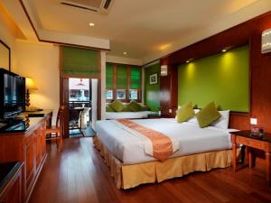 Ảnh trong thư viện ảnh của Tower and Water Seaview Lexis water chalet ở Port Dickson