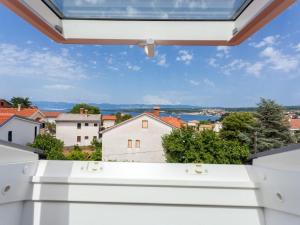 Fotografie z fotogalerie ubytování Modern Apartment in The Croatian Islands with Terrace v destinaci Malinska
