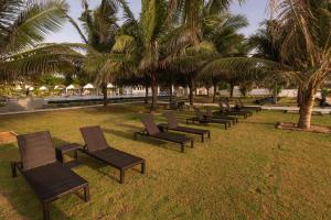 Ein Garten an der Unterkunft Uppuveli Beach by DSK