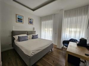 Postel nebo postele na pokoji v ubytování Be Your Home - Riviera Suites
