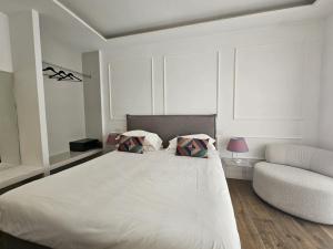 Postel nebo postele na pokoji v ubytování Be Your Home - Riviera Suites