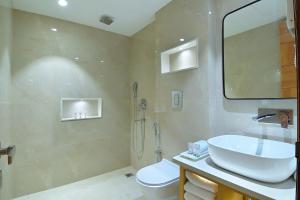 Koupelna v ubytování HOTEL SHANDON-2 Mins From Connaught Place