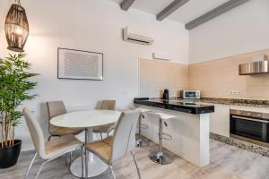 Kuchnia lub aneks kuchenny w obiekcie Sea view with shared terrace