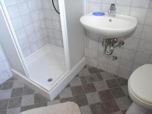 Koupelna v ubytování Apartments Vala