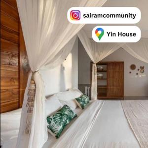 Ένα ή περισσότερα κρεβάτια σε δωμάτιο στο Eco Family Retreat, Rice Field & Jungle Views, Shared Pool, Nature Inspired Villa +17 φωτογραφίες