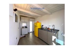 Η κουζίνα ή μικρή κουζίνα στο House&Villas - Golden Stone