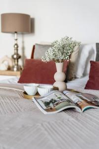 Postel nebo postele na pokoji v ubytování Piedmont Apartment - LoftAffair