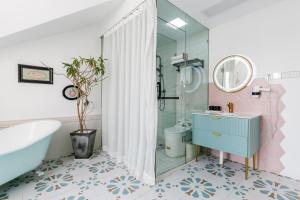 Ένα μπάνιο στο Shanghai ruochu designer Guesthouse上海若初设计师民宿--近上海浦东国际机场及迪士尼