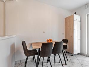 Fotografie z fotogalerie ubytování Homely Apartment in Vir with Balcony v destinaci Vir