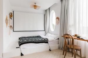 Ένα ή περισσότερα κρεβάτια σε δωμάτιο στο Shanghai ruochu designer Guesthouse上海若初设计师民宿--近上海浦东国际机场及迪士尼