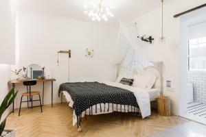 Ένα ή περισσότερα κρεβάτια σε δωμάτιο στο Shanghai ruochu designer Guesthouse上海若初设计师民宿--近上海浦东国际机场及迪士尼