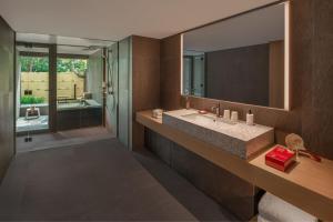 Een badkamer bij Shisui, a Luxury Collection Hotel, Nara