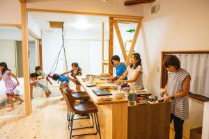 a group of people in a kitchen preparing food at 清流ハウス in Otoyocho