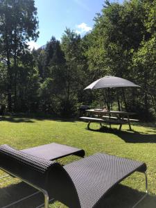 Jardin de l'établissement Chalet Rivière du Bon Nant Location de 6 à 14 personnes en Haute Savoie