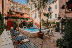 Bazén v ubytování Hotel Giorgione nebo v jeho okolí