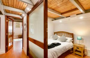 Katil atau katil-katil dalam bilik di Lux Apartment