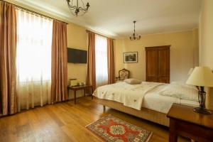 Un pat sau paturi într-o cameră la Hotel Slamič Ljubljana
