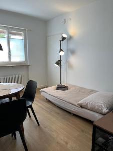 a bedroom with a bed and a table and a dining room at Casa Enrica - bilocale a Solduno con giardino in Solduno