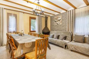 a dining room with a table and a couch at Cal Pastor in Oden