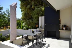 Balkón nebo terasa v ubytování Zebra Cottage