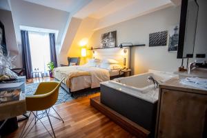 Posteľ alebo postele v izbe v ubytovaní Hotel Bristol Tradition and Luxury