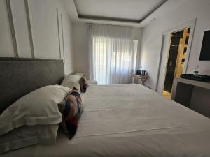 Postel nebo postele na pokoji v ubytování Be Your Home - Riviera Suites
