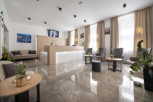 TV a/nebo společenská místnost v ubytování Prague Season Hotel