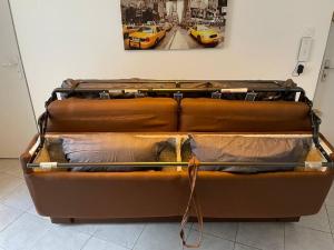 a suitcase sitting on the floor in a room at Bel appartement Béziers - Clim - 1 Chambre - Gare - Centre in Béziers