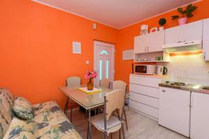 Kuchyň nebo kuchyňský kout v ubytování Apartments Goge