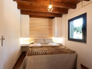 Uma cama ou camas num quarto em Quintinha do Varoso - Little Red Cottage House