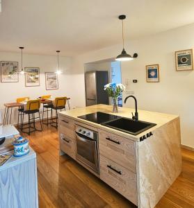 A kitchen or kitchenette at Villa delle lucciole